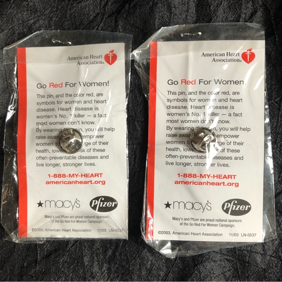 2003 Set of 2 Go Red for Women - Enamel Red Dress Pinback Pins nwt - Picture 2 of 5